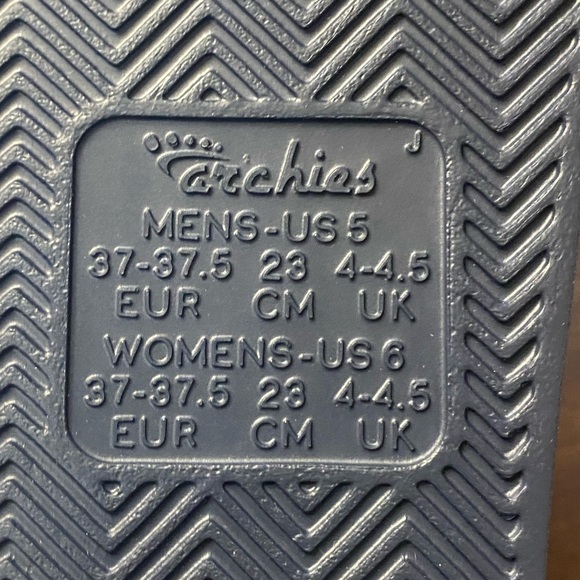 Archies Black Flip Flops Blue
Arch Support woman’s size 6 - Picture 5 of 5